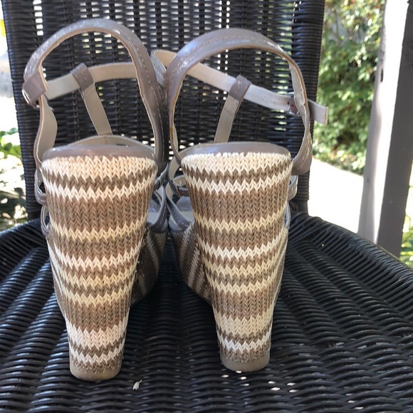 Steve Madden women’s taupe platform sandals - Picture 4 of 6